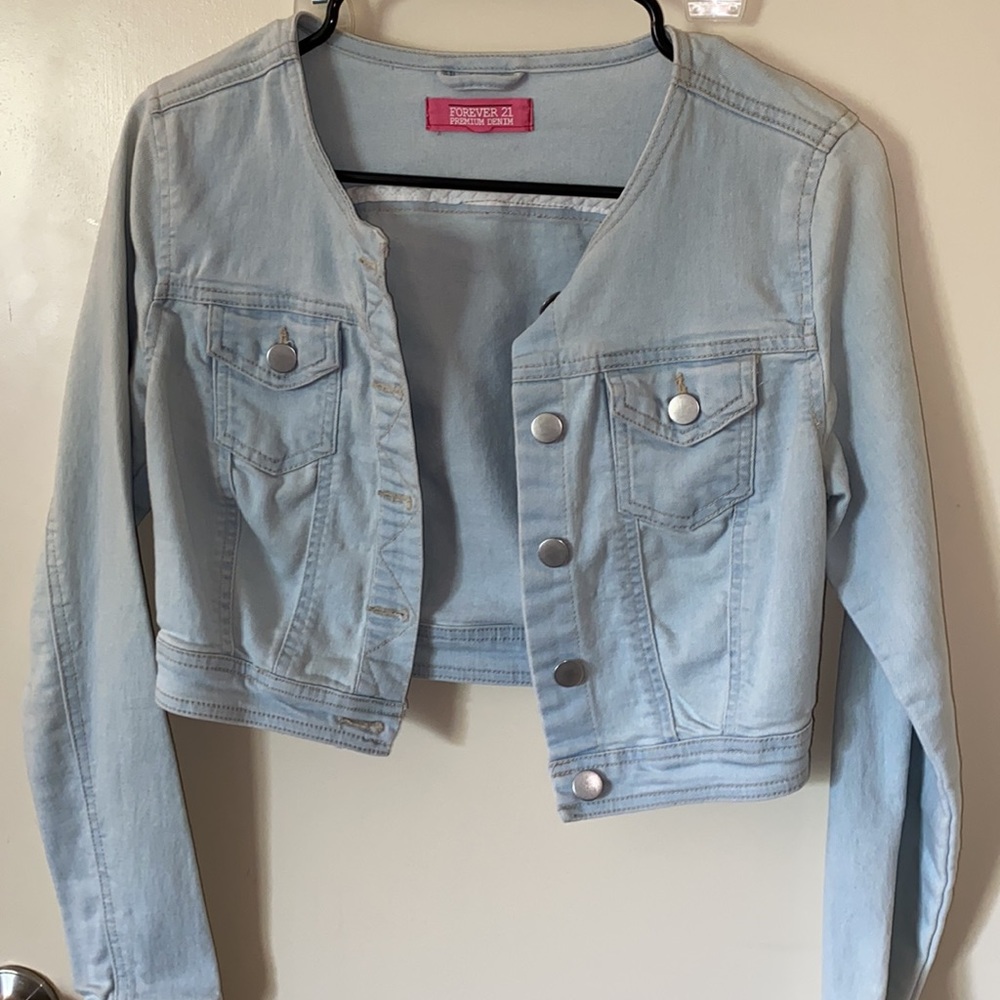Cropped denim jacket. - Picture 2 of 5